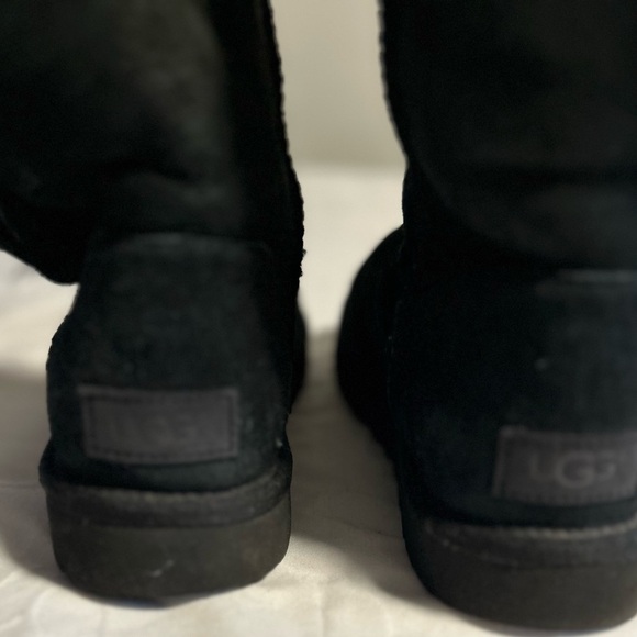UGG Australia Bailey Button Short Black Shearling Boots Women’s Size 7 - Picture 3 of 6
